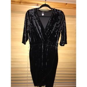Black velvet dress, size 1X, only worn once!